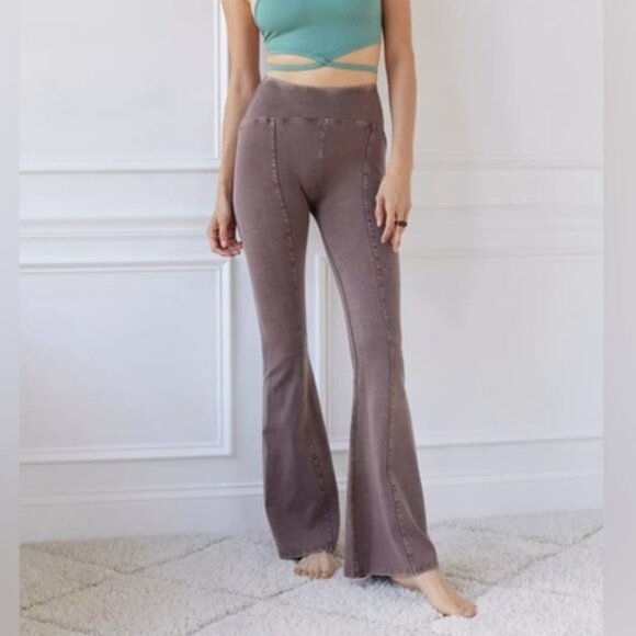 NWT UO Out From Under Aria Seamed Flare Pants - Taupe/Brown/Neutral - Picture 1 of 2